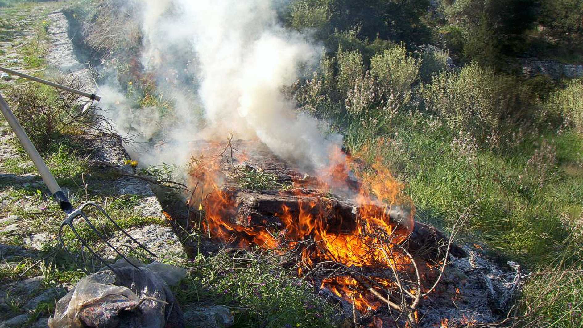 Έκτακτη σύσκεψη του Κικίλια για τον κίνδυνο πυρκαγιών τις επόμενες ημέρες – Απαγόρευση καύσης καλλιεργειών