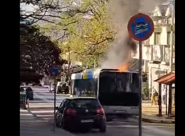 Φωτιά σε λεωφορείο στην Πεντέλη: Ενημέρωση από την ΟΣΥ