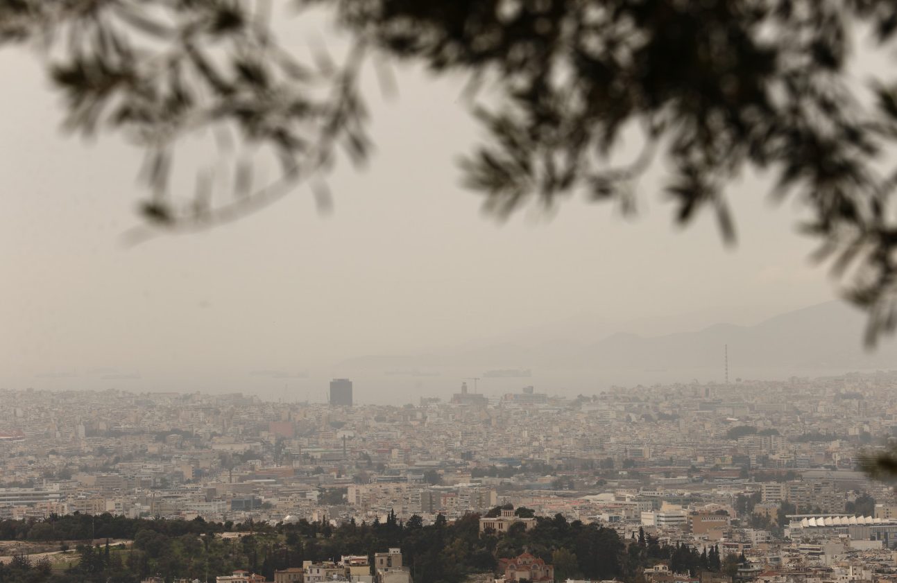 Καιρός: Ζέστη και αφρικανική σκόνη την Κυριακή – Πού αναμένονται βροχές και καταιγίδες