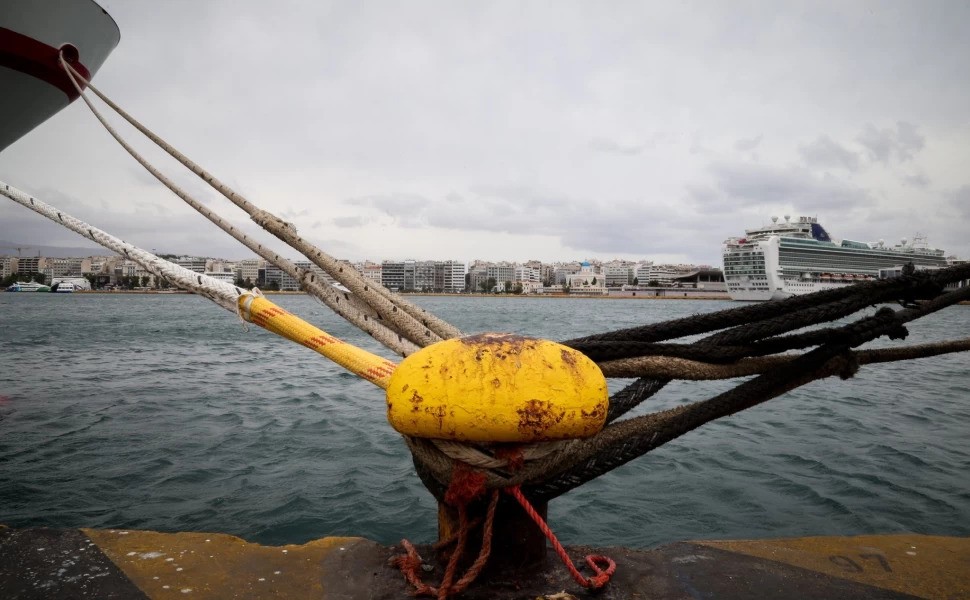 Δεμένα πλοία σε Πειραιά και Ραφήνα λόγω θυελλωδών ανέμων