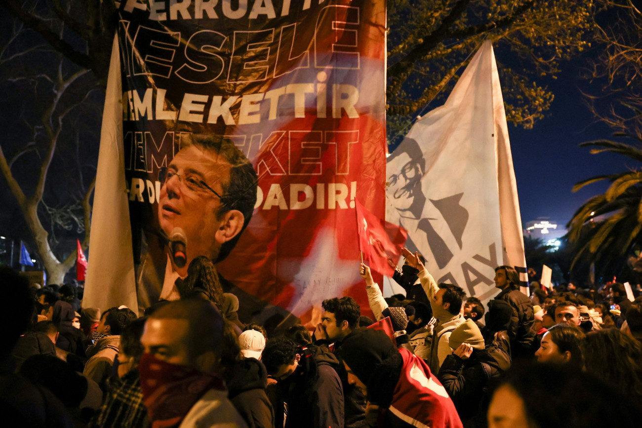 Ιμάμογλου: Διαδηλώσεις στην Κωνσταντινούπολη παρά την απαγόρευση – Τι επιδιώκει ο Ερντογάν