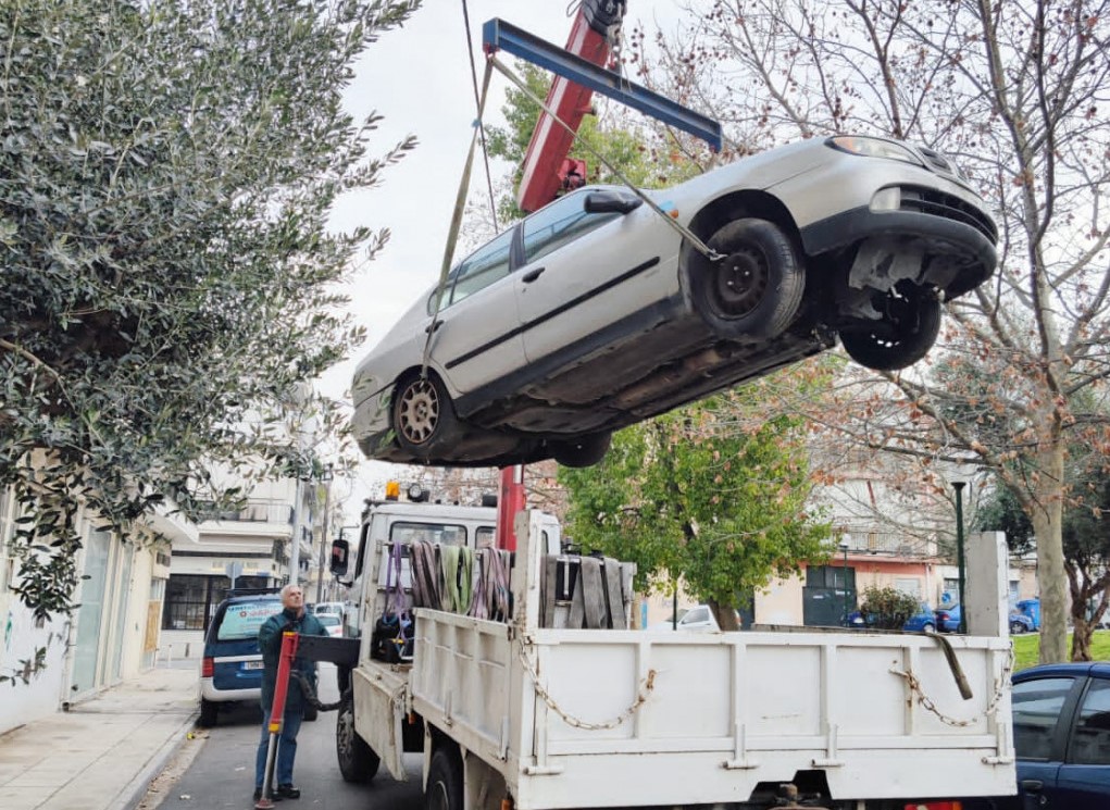 Εγκαταλελειμμένα οχήματα: Μια αυξανόμενη πρόκληση στους δρόμους των πόλεων