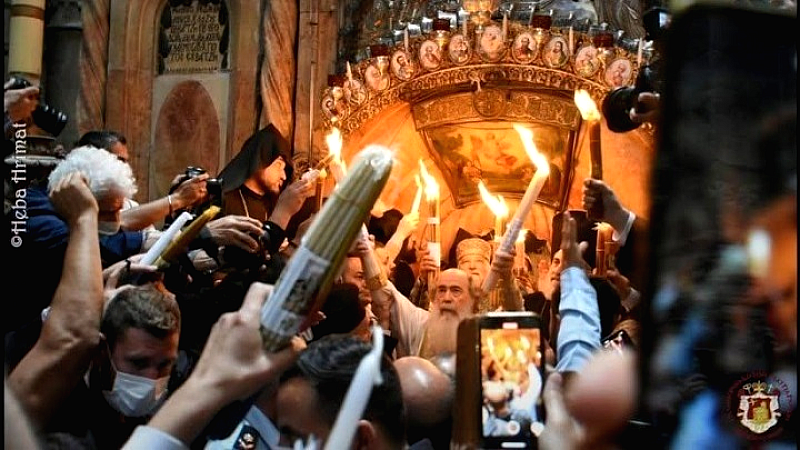 Το Άγιο Φως φθάνει στην Ελλάδα
