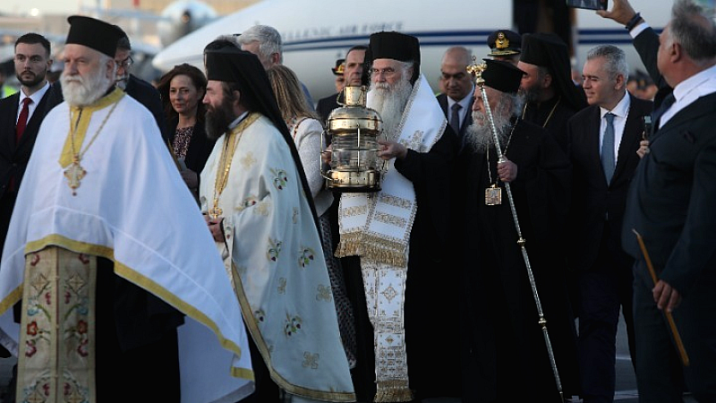 Η υποδοχή του Αγίου Φωτός στην Αθήνα