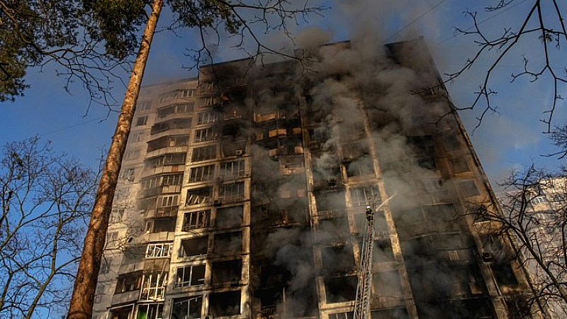Καταστροφική ρωσική πυραυλική επίθεση στο Κίεβο: τουλάχιστον ένας νεκρός και τρεις τραυματίες