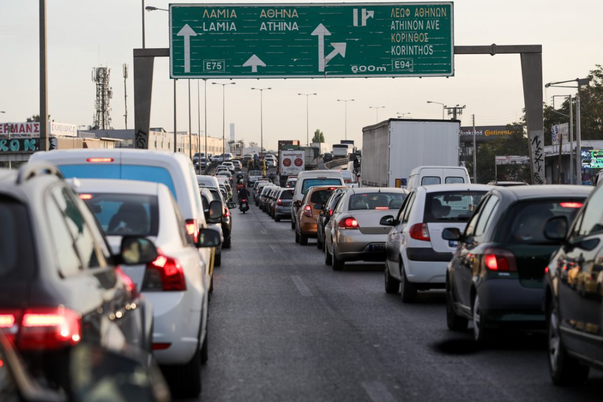 Καθυστερήσεις στην κυκλοφορία της Αθήνας λόγω κακοκαιρίας: Σημαντικά προβλήματα σε Κηφισό και Αττική Οδό