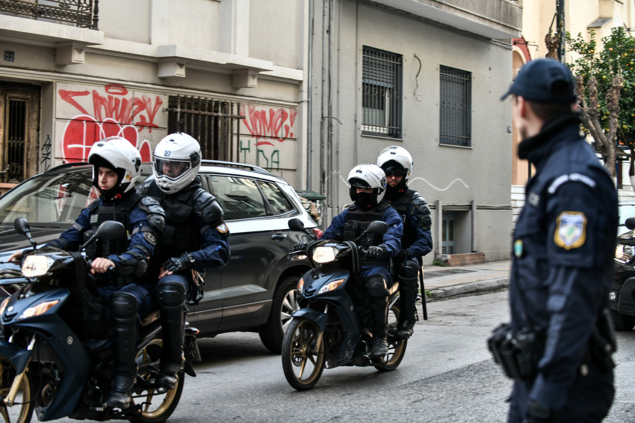 Επιχείρηση εκκένωσης κατάληψης από την ΕΛ.ΑΣ. στα Εξάρχεια