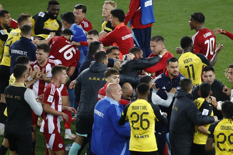 Super League: Εκδικάστηκε η υπόθεση ΑΕΚ και Ολυμπιακού για το ντέρμπι, χωρίς την παρουσία του Ματίας Αλμέιδα