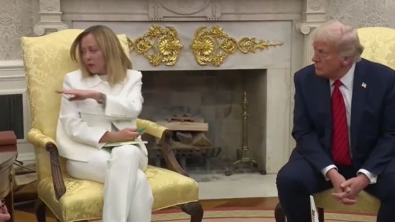 Αμηχανία στη συνάντηση Μελόνι – Τραμπ: Απολογήθηκε η διερμηνέας