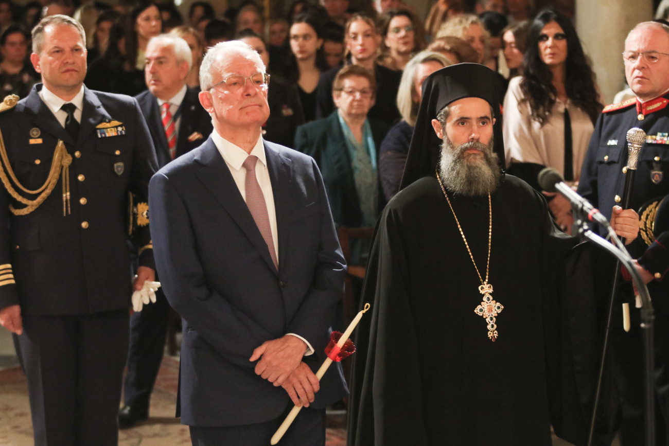 Το μήνυμα του Τασούλα για την Ανάσταση: Το σκοτάδι συντρίβεται από το φως